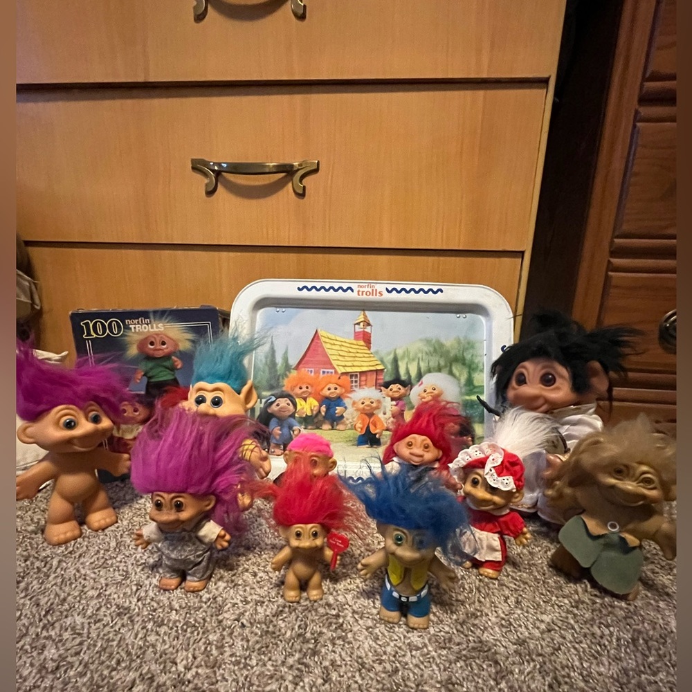 Vintage trolls, puzzle, and tv tray! 🌟🪩🩷